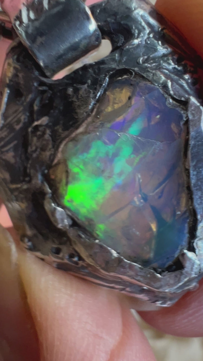 Nobile opal pendant 